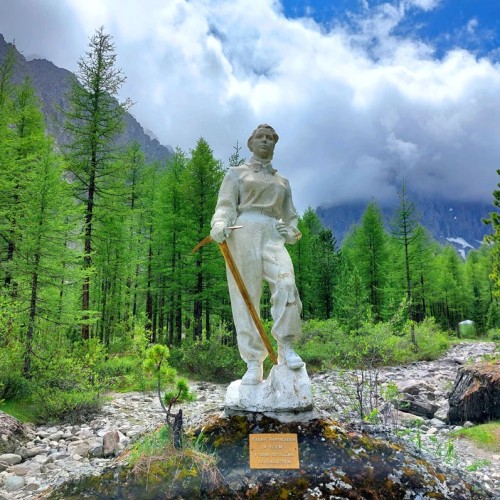 К ледникам: треккинг налегке в ущелье Актру с проживанием на турбазе