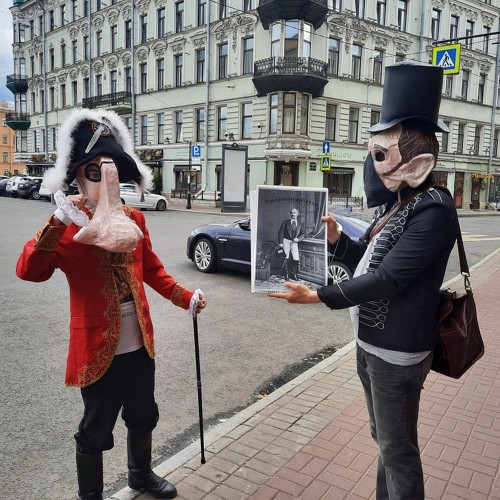 Групповая театрализованная прогулка по Петербургу с гоголевским Носом
