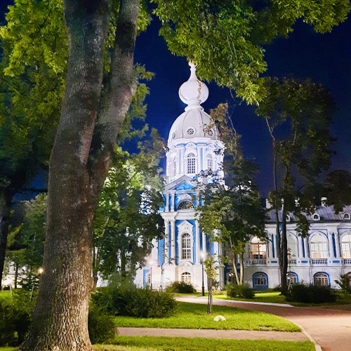 Смольный за 300 лет: от Смольного двора до убийства Кирова