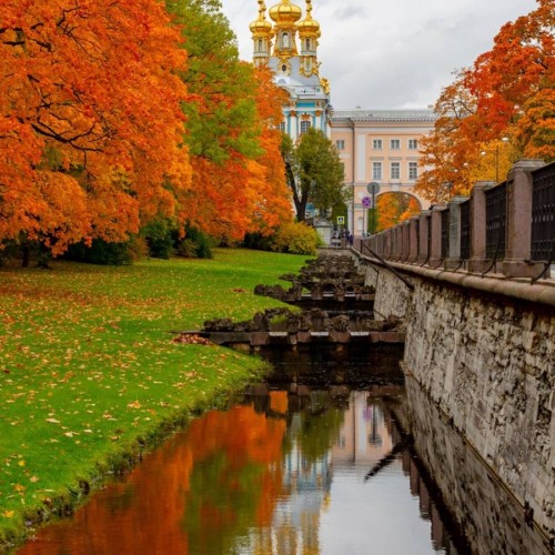 Из Петербурга в Пушкин — в Екатерининский и Александровский дворцы