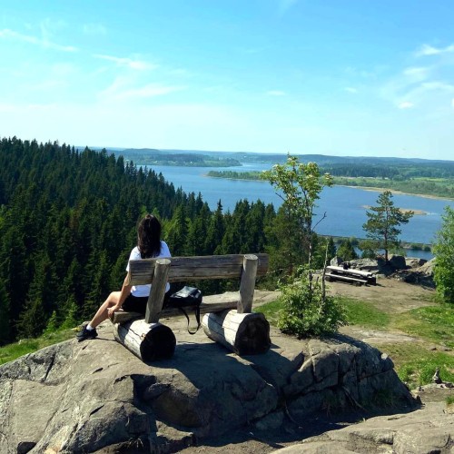 Выдыхай: перезагрузка с йога-практиками и арт-терапией в идиллических пейзажах Карелии