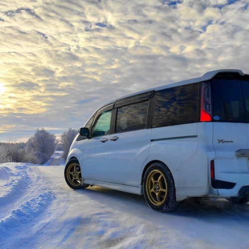 Из Горно-Алтайска — на айс-флоатинг в Телецком озере