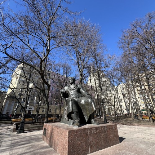 Любовь и стендап на Патриарших прудах