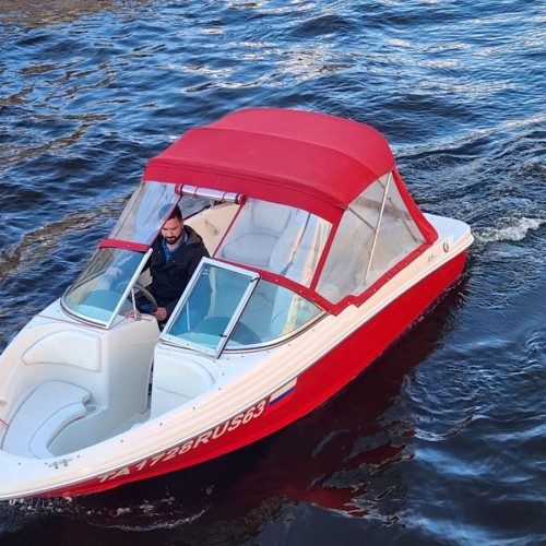 Обзорная прогулка на катере по рекам и каналам Санкт-Петербурга