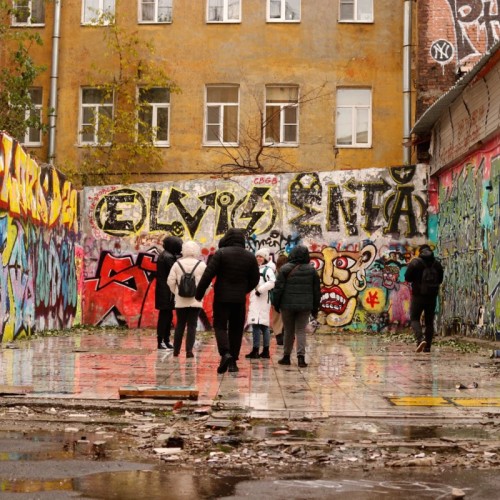 От андеграунда до небесной перспективы: прогулка по городу + безопасная крыша