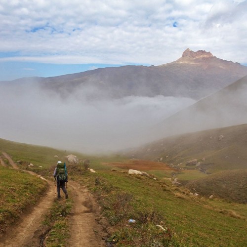 Выше облаков на 3760 метров на гору Шалбуздаг: треккинг налегке с проживанием в гостинице