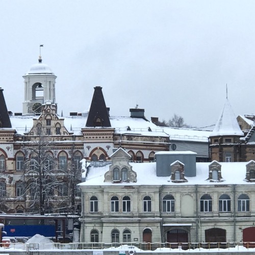 В старинный Выборг — на комфортабельном авто из Петербурга