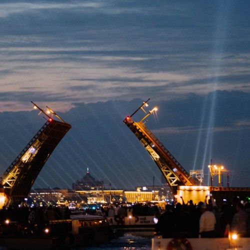 На теплоходе к разводным мостам Петербурга!