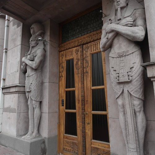 Нетривиальная прогулка по forbes-адресам старого Петербурга