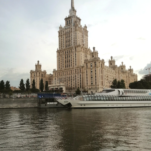 На речном трамвайчике от Киевского вокзала до парка «Фили»