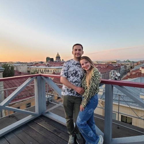 По секретным барам — на премиальном авто с панорамной крышей