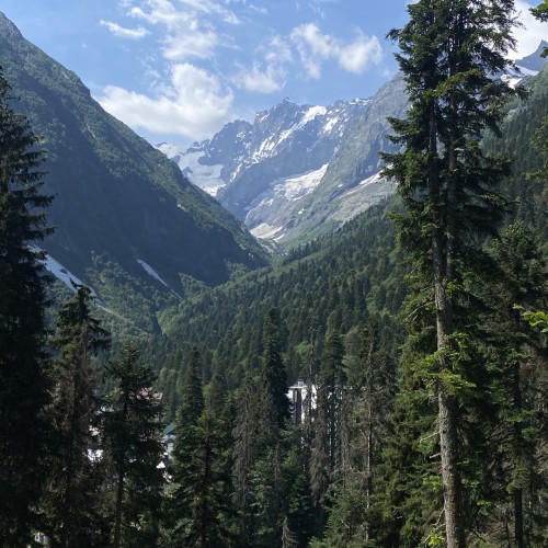 На джипах к водопадам Домбая и Архыза: индивидуальный отпуск с лёгкими треккингами