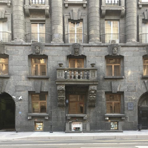 Дворцы и хижины Петроградки