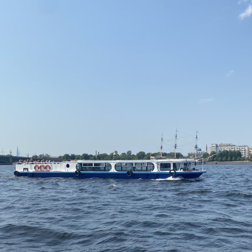 По Неве и каналам Петербурга — на теплоходе с аудиогидом