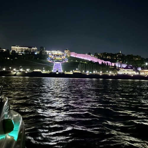 На скоростном катере — по Волге и Оке