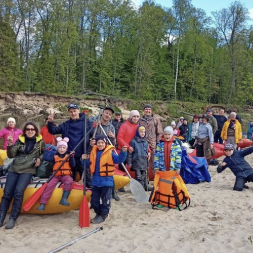 Выходные на реке Илеть для всей семьи: сплав на катамаранах, посвящение в водники и баня