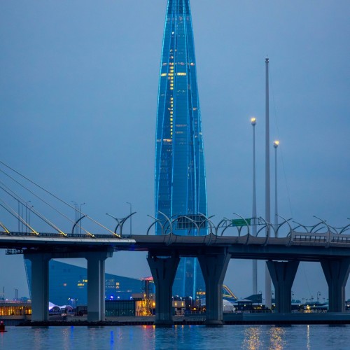 Прогулка на открытом катере — от центра Петербурга до новых кварталов у воды