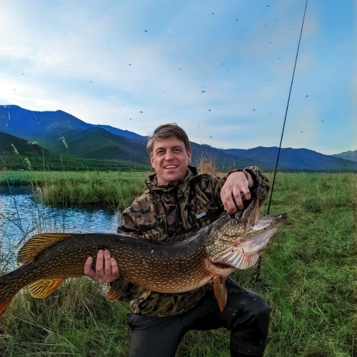 Активное путешествие на север Байкала с комфортом: прогулка на катере, рыбалка и природа