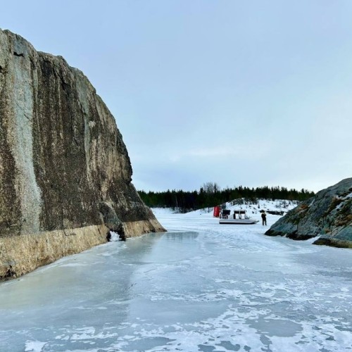Карелия в белом наряде: зимняя сказка в Петрозаводске, Приладожье и парке «Рускеала»