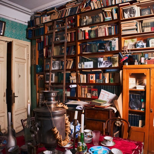 Петербург за закрытыми дверями: парадные лестницы и дворы-колодцы