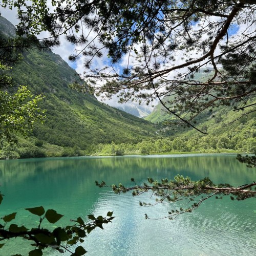 Экспресс-трип в Домбай с лёгкими треккингами: Алибекский водопад и Мусса-Ачитарские озёра