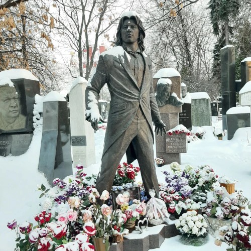 Новодевичье кладбище и Новодевичий монастырь: имена, легенды, судьбы