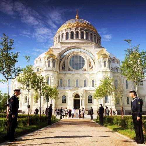 Групповая экскурсия из Петербурга в город-крепость Кронштадт