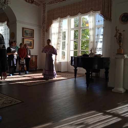 В усадьбу Марьино и к Саблинским водопадам