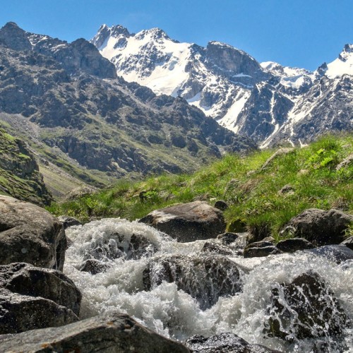 Перезагрузка в Безенги с проживанием в палатках: треккинг к ледникам, водопадам и диким турам