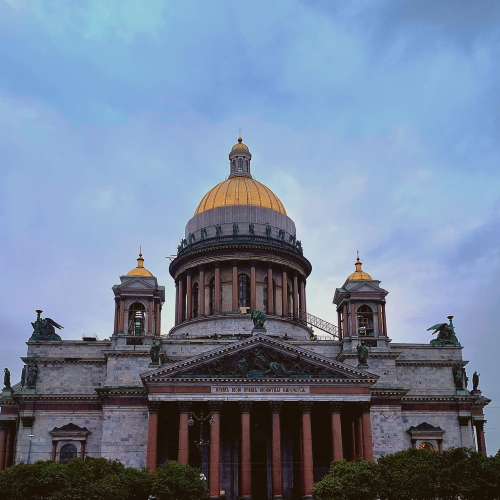 Полуденный выстрел и колоннада Исаакиевского собора