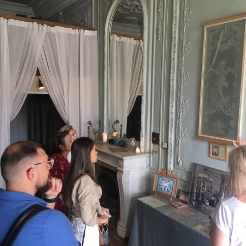 Артефакты Литейного: от парадной Фонтанки к кафе в парадной