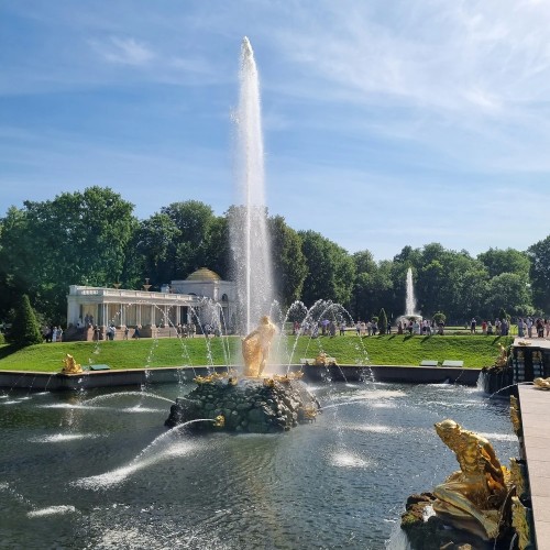 В Петергоф  — с комфортом и личным гидом