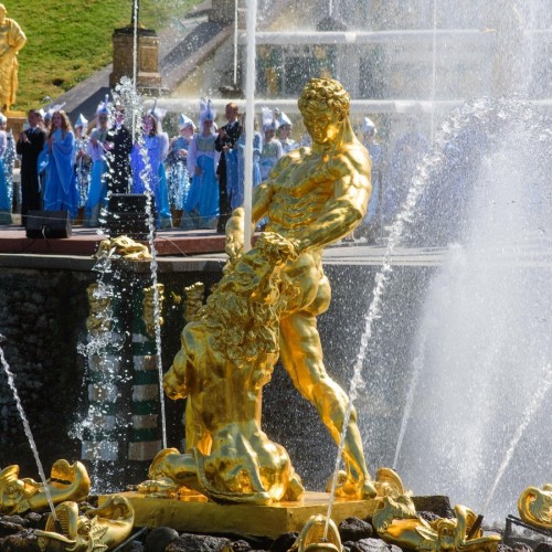 К фонтанам Петергофа — на комфортабельном автомобиле с личным гидом