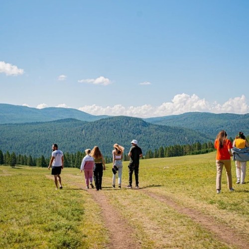 Активно и без палаток на Алтае: моторафтинг, треккинг и вечера под звёздами