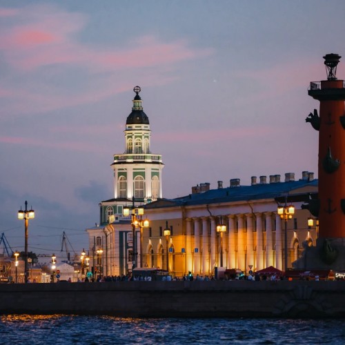 Ночной круиз вдоль парадных набережных и разведённых мостов Санкт-Петербурга