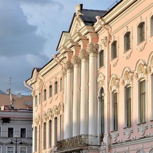 Судьбы дворцов и усадеб Петербурга