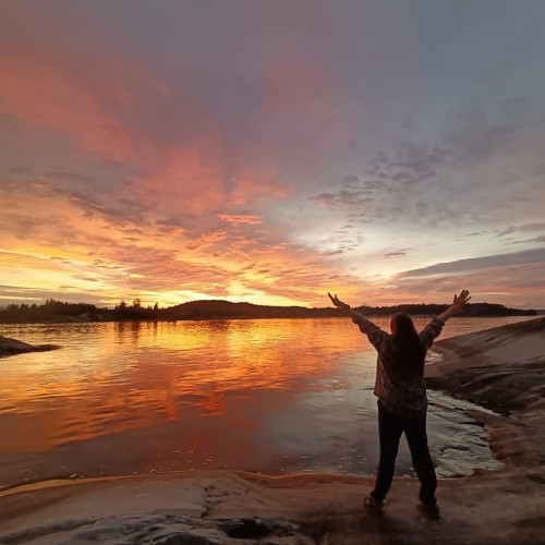 На остров за приключениями: семейный отдых на Ладоге с палатками, вожатыми и няней