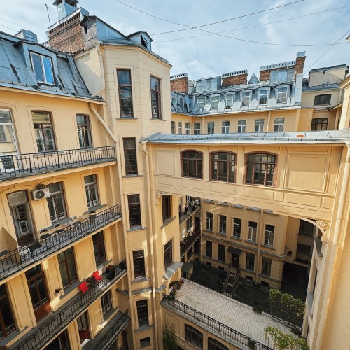 Петербургская история на лестнице дома Бака: от парадной до коммуналки