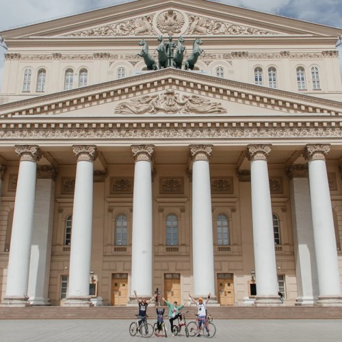 По арбатским дворам с диктором Первого канала — стендап-прогулка