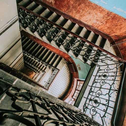 Секреты и лабиринты Петроградской стороны: дворы, парадные, легенды