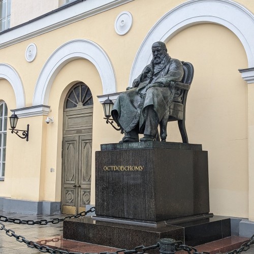 Театральная и поблизости