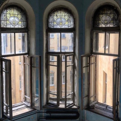 Витражи Петроградской стороны — со специалистом по витражному искусству