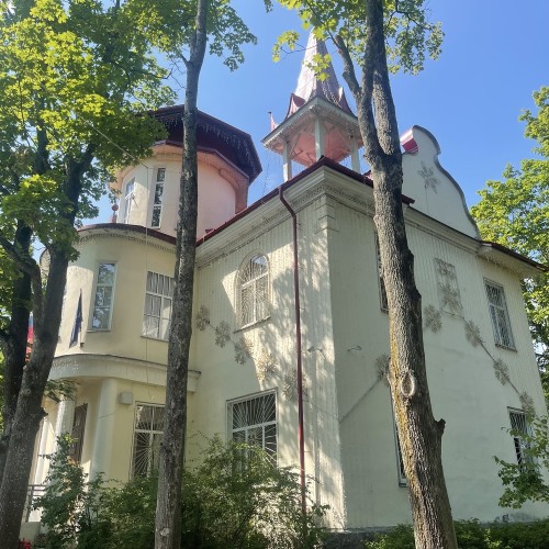 «Лахта: назад в будущее» — небанальные локации Петербурга с краеведом