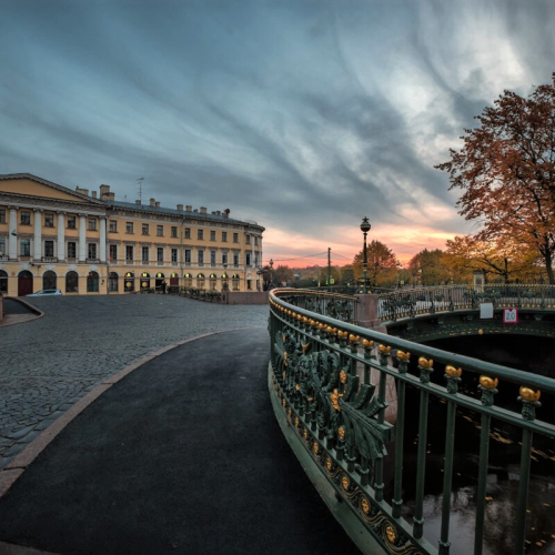 Живые рассказы о Петербурге — на минивэне с панорамной крышей