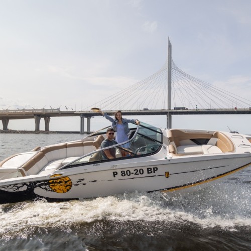 Путешествие по Неве и каналам на большом катере