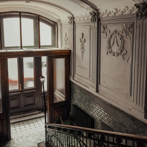 Питерский лайфстайл: по старинным парадным и дворам-колодцам доходных домов