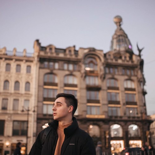 Экспресс-фотопрогулка по Дворцовой площади и окрестностям