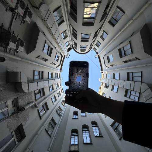 От парадных до стрит-арта: по знаковым местам Петербурга на авто премиум-класса