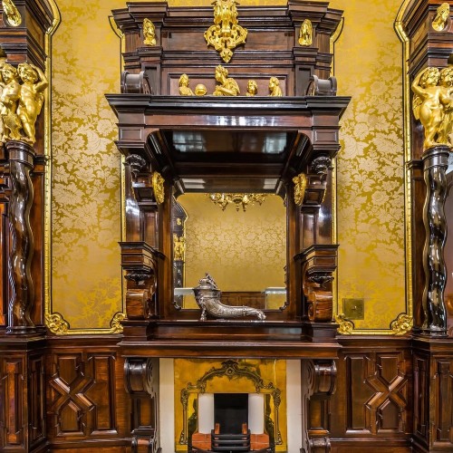 Фаберже: ювелир королей и король ювелиров