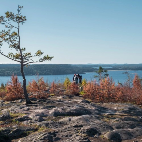 Мини-группой по малоизведанной Карелии: водопады, горы, озёра, карьеры вдали от популярных маршрутов